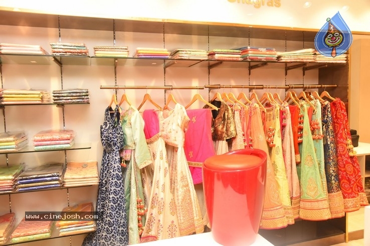 Lavanya Tripathi Launches Swaroopa Reddy Boutique-Photos - 7 / 42 photos