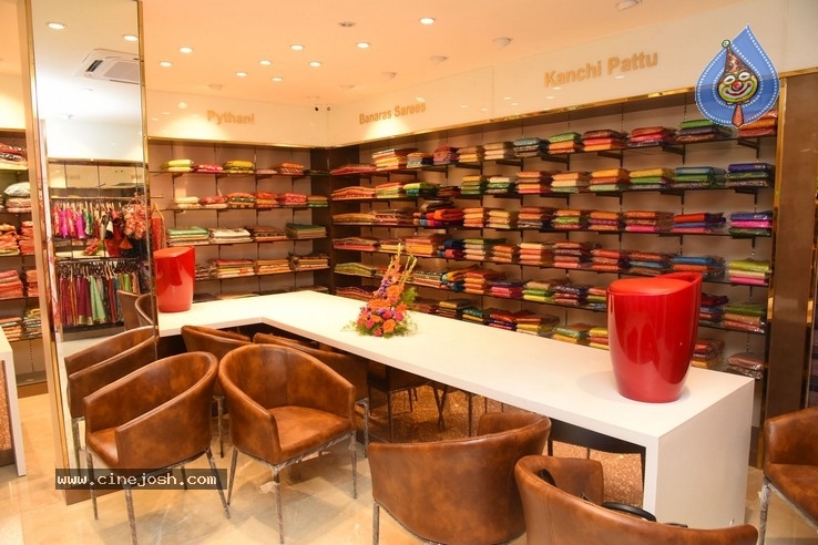 Lavanya Tripathi Launches Swaroopa Reddy Boutique-Photos - 11 / 42 photos