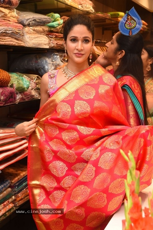 Lavanya Tripathi Launches Swaroopa Reddy Boutique-Photos - 28 / 42 photos