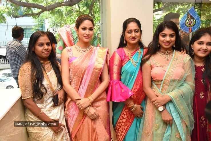 Lavanya Tripathi Launches Swaroopa Reddy Boutique-Photos - 34 / 42 photos