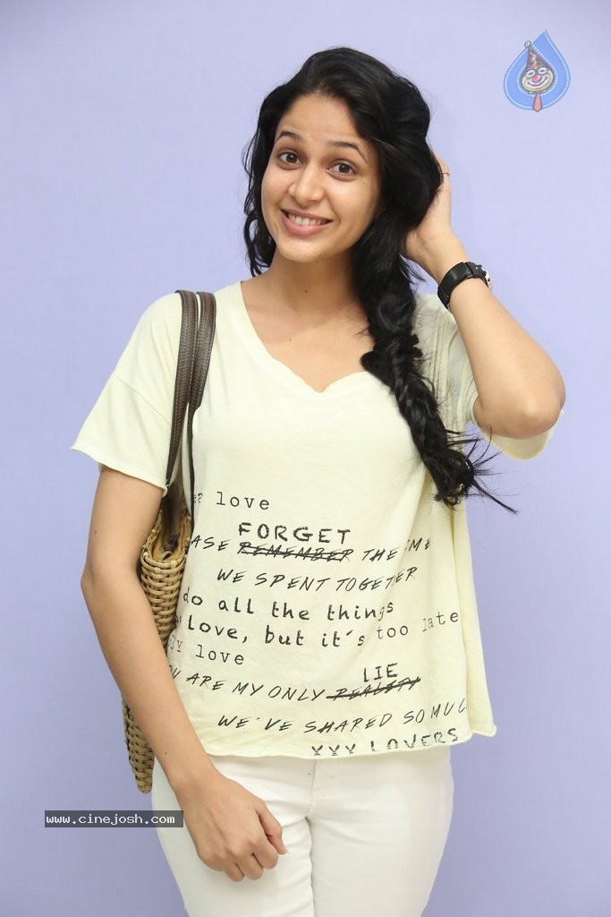 Lavanya Tripathi New Pics - 29 / 66 photos