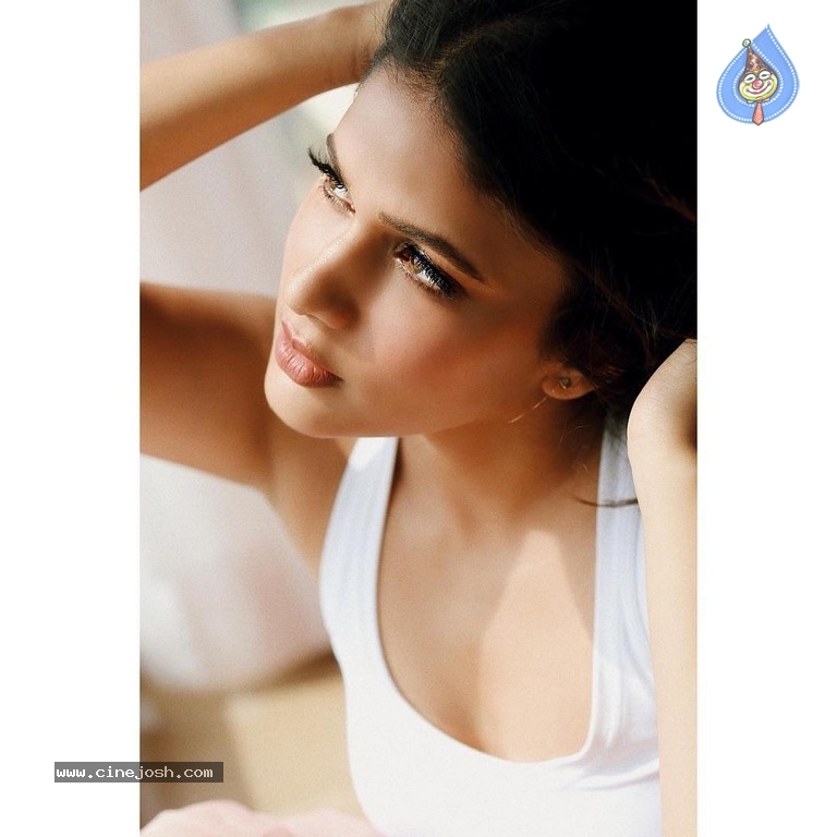 Lavanya Tripathi Photos - 5 / 9 photos