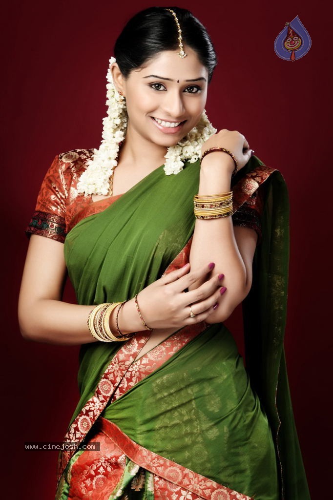 Laya Stills - 22 / 42 photos