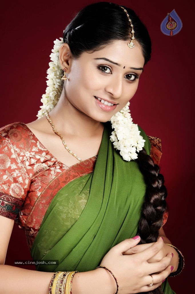 Laya Stills - 41 / 42 photos