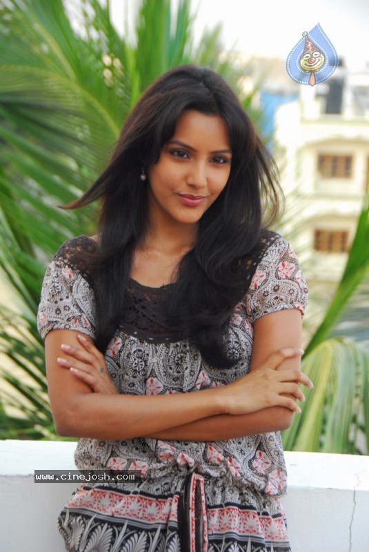 Leader Fame Priya Anand Stills - 5 / 40 photos