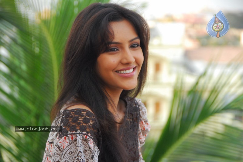 Leader Fame Priya Anand Stills - 25 / 40 photos