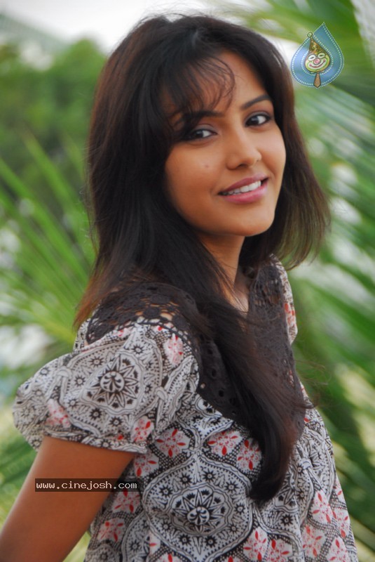 Leader Fame Priya Anand Stills - 30 / 40 photos