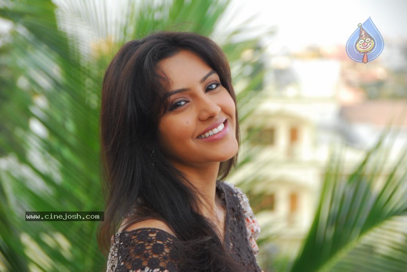 Leader Fame Priya Anand Stills - 35 / 40 photos