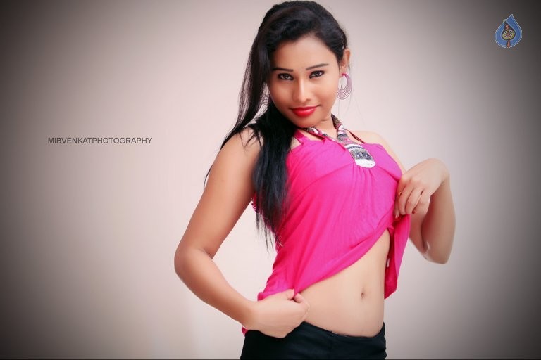 Leesa Latest Photos - 27 / 50 photos