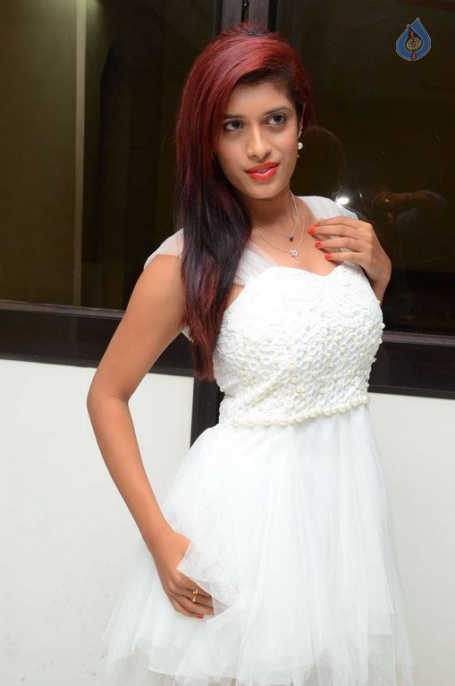Liza Reddy Latest Photos - 27 / 42 photos