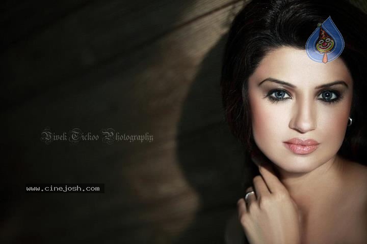 Lopa Bhatt Portfolio - 17 / 22 photos
