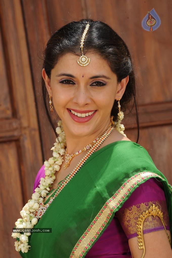 Maanasi Cute Stills - 38 / 69 photos