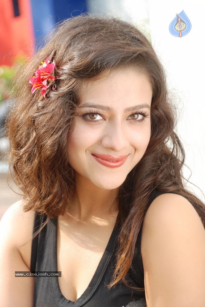 Madalasa Sharma Hot Gallery - 4 / 33 photos