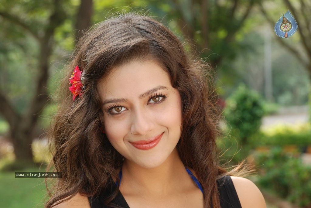 Madalasa Sharma Hot Gallery - 6 / 33 photos