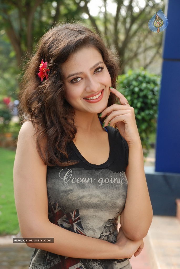 Madalasa Sharma Hot Gallery - 10 / 33 photos
