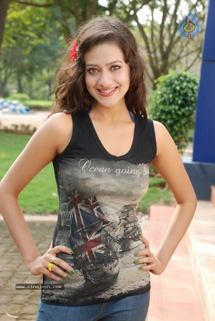 Madalasa Sharma Hot Gallery - 11 / 33 photos