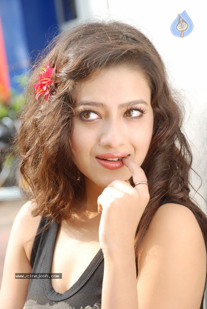 Madalasa Sharma Hot Gallery - 24 / 33 photos
