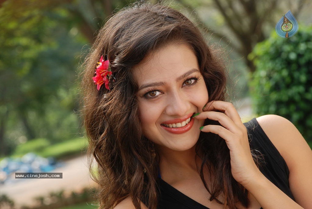 Madalasa Sharma Hot Gallery - 25 / 33 photos