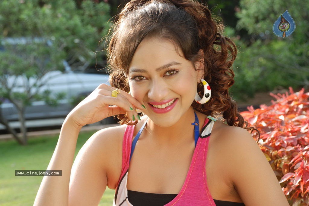 Madalasa Sharma Hot Photos - 8 / 42 photos