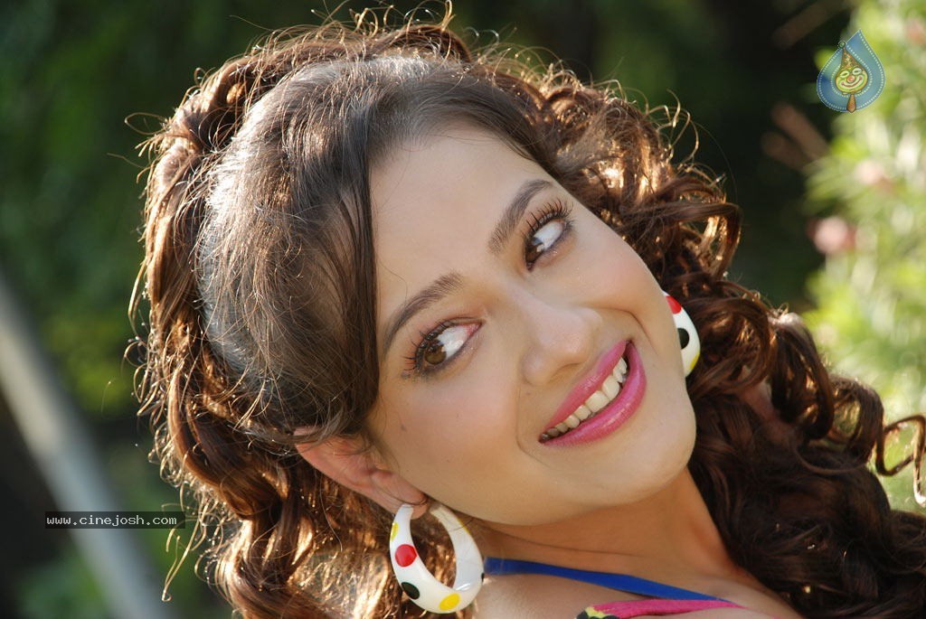 Madalasa Sharma Hot Photos - 12 / 42 photos