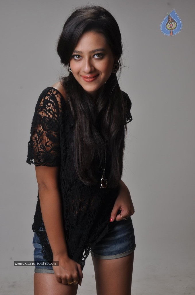 Madalasa Sharma Hot Pics - 5 / 96 photos