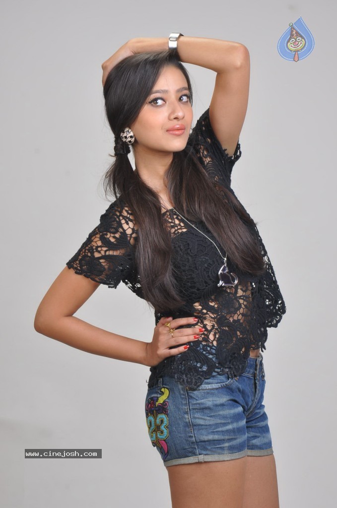 Madalasa Sharma Hot Pics - 30 / 96 photos