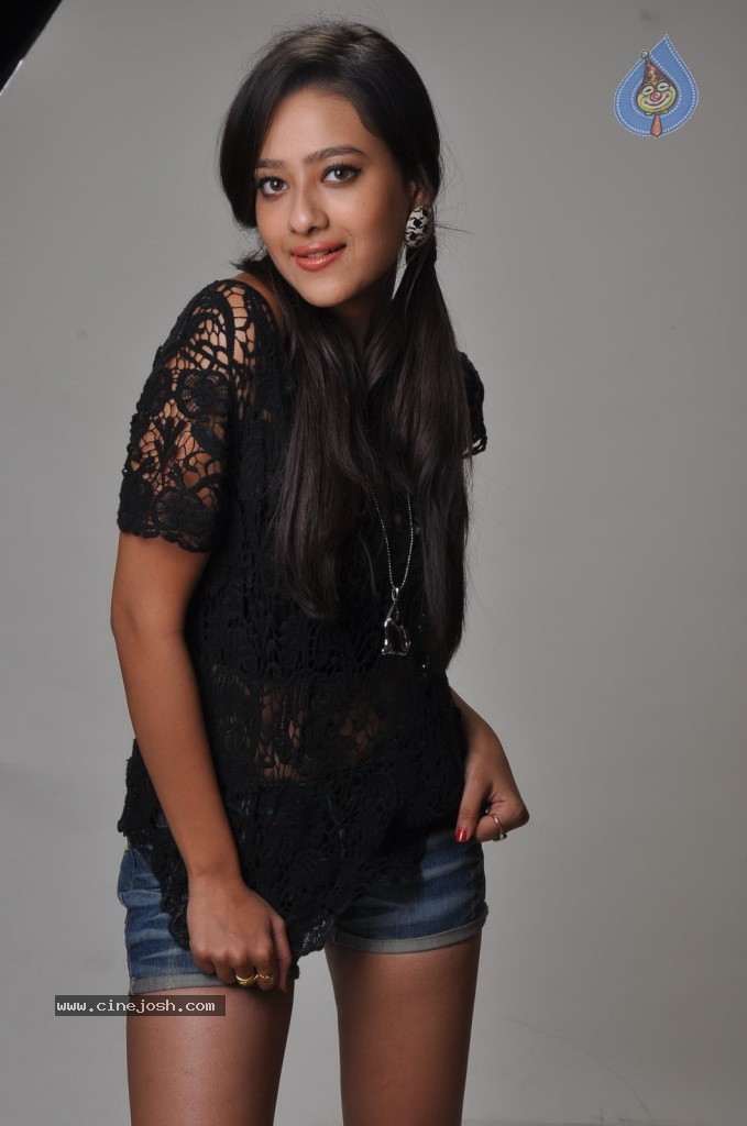 Madalasa Sharma Hot Pics - 34 / 96 photos