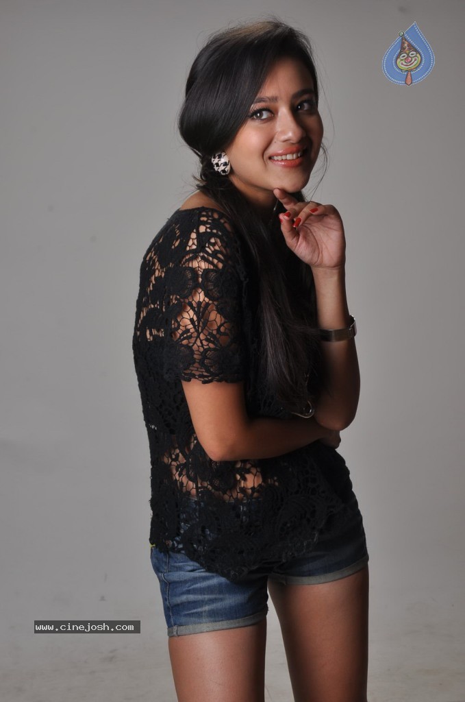 Madalasa Sharma Hot Pics - 36 / 96 photos