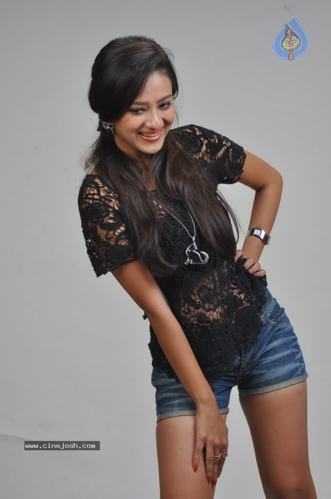 Madalasa Sharma Hot Pics - 45 / 96 photos