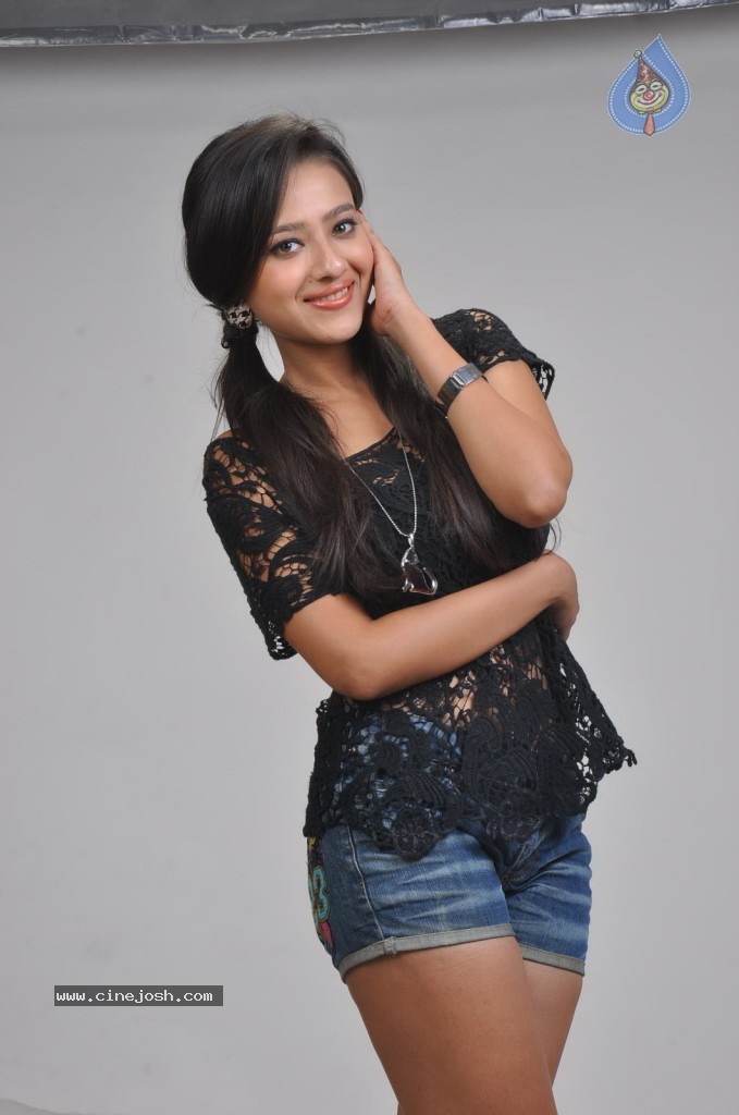 Madalasa Sharma Hot Pics - 47 / 96 photos