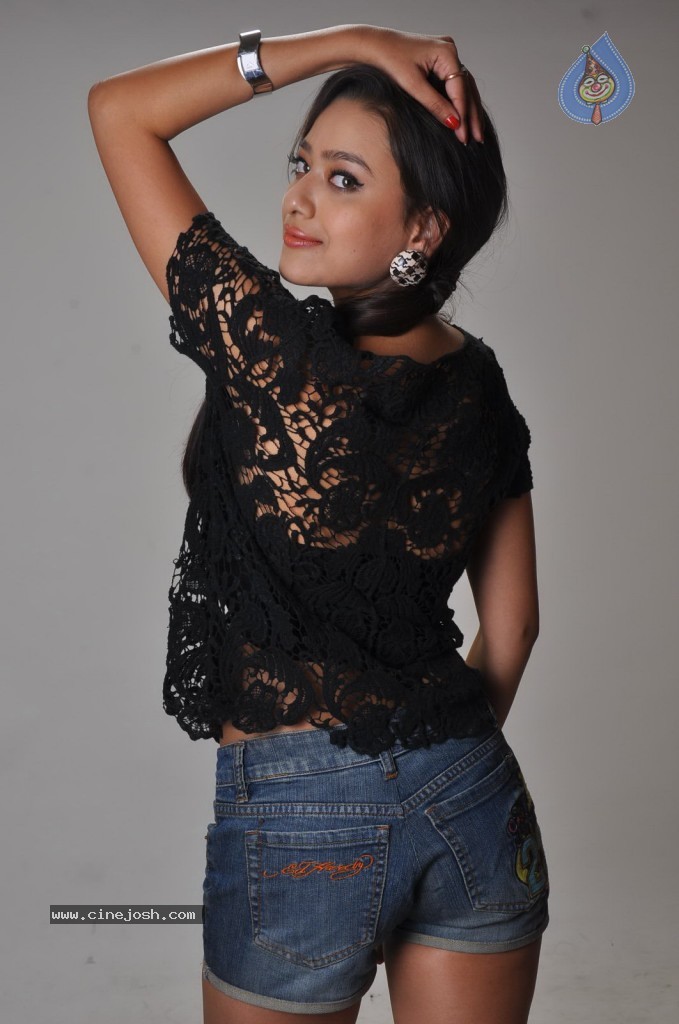 Madalasa Sharma Hot Pics - 52 / 96 photos