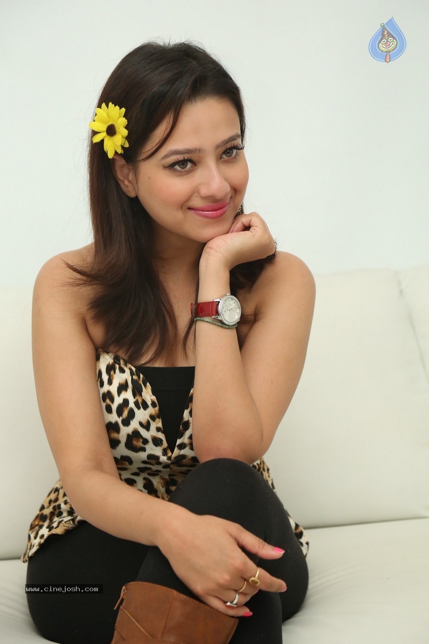 Madalasa Sharma Latest Gallery - 7 / 90 photos