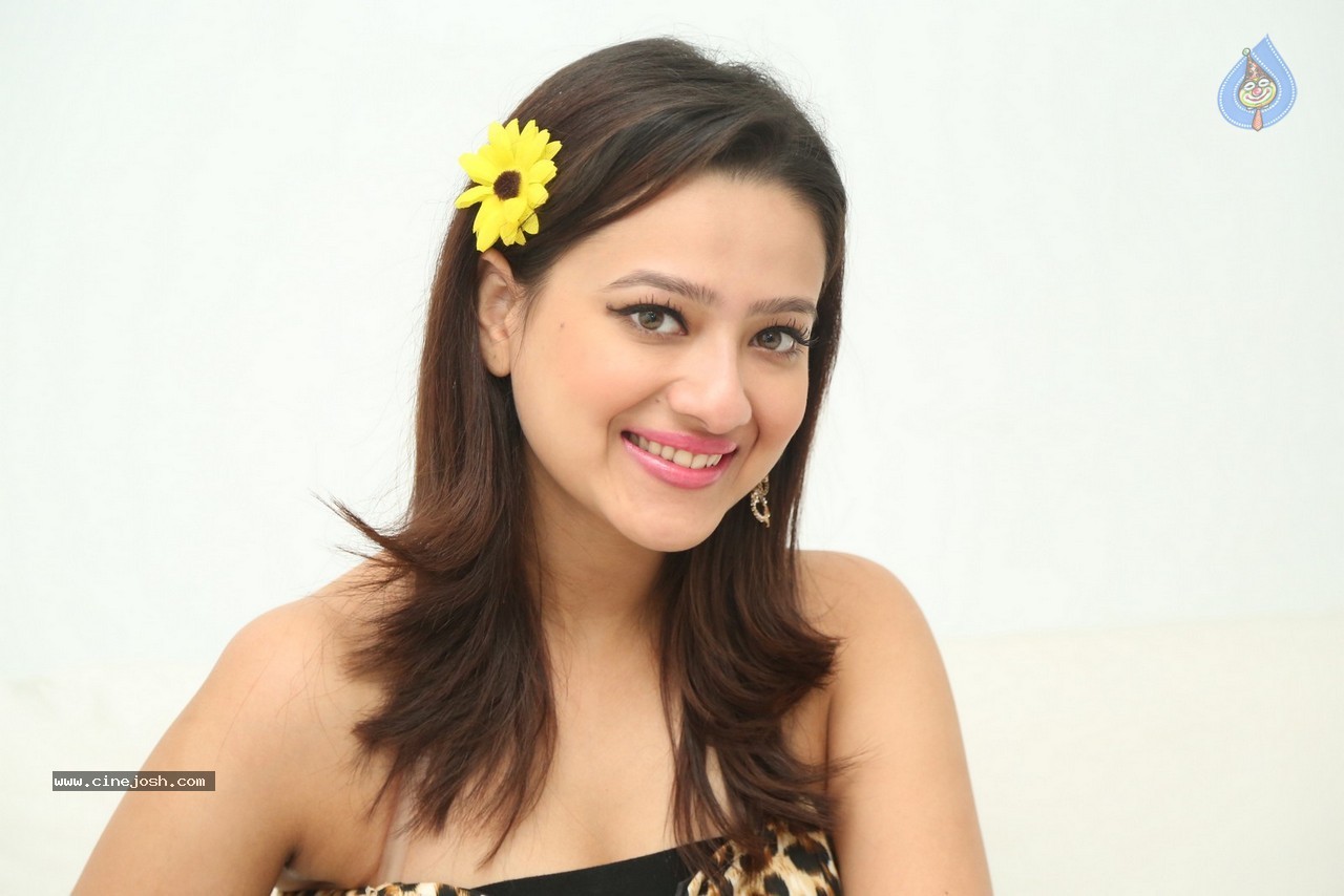 Madalasa Sharma Latest Gallery - 64 / 90 photos