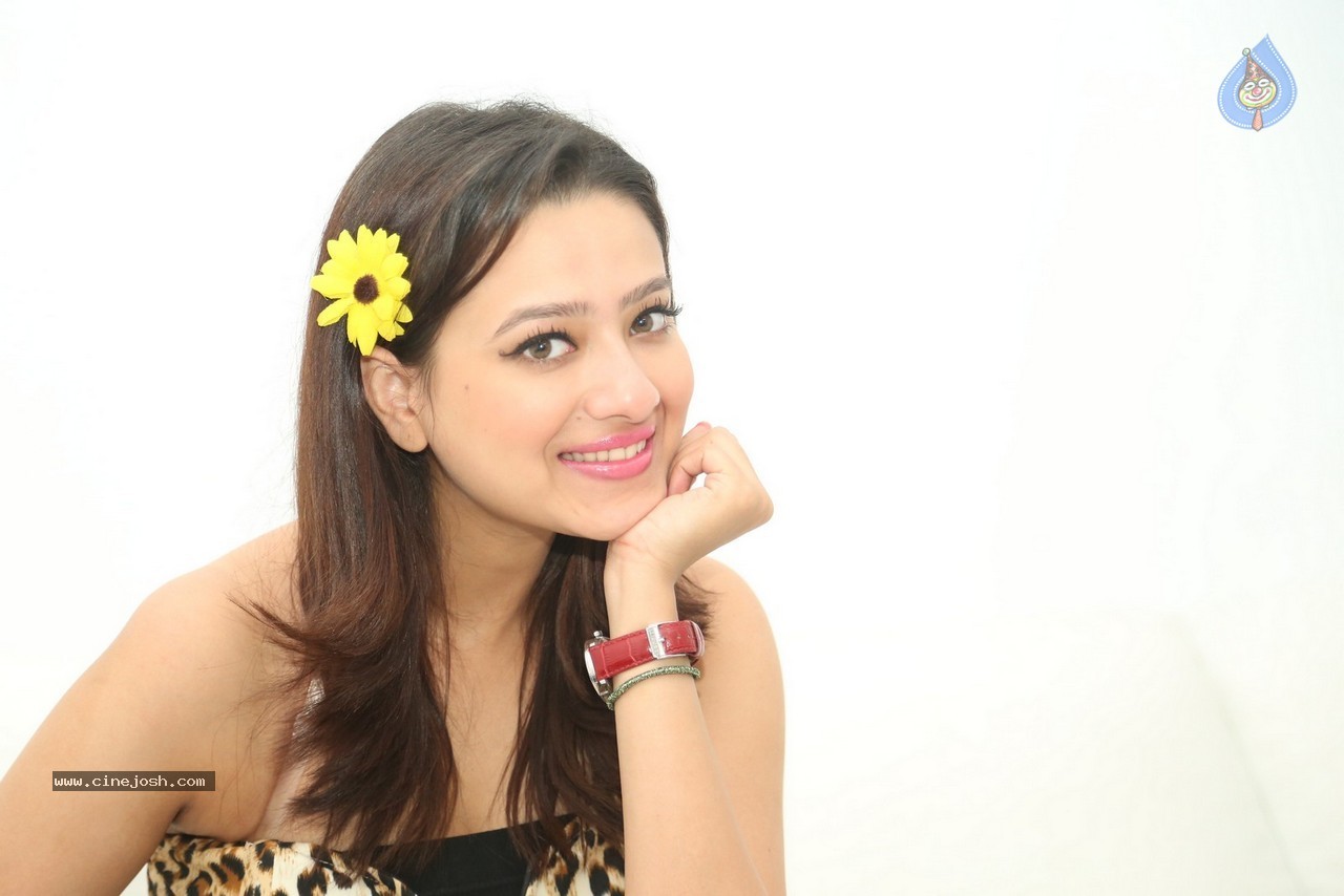 Madalasa Sharma Latest Gallery - 73 / 90 photos