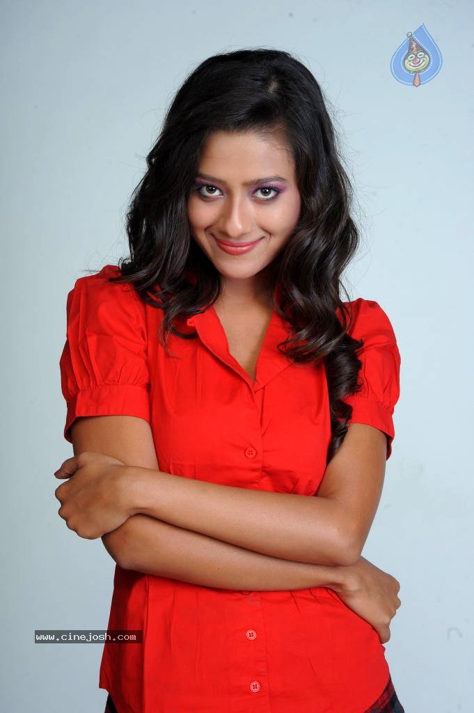 Madalasa Sharma New Gallery - 25 / 40 photos