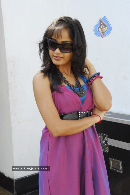 Madhavi Latha Actress Gallery - 42 / 48 photos