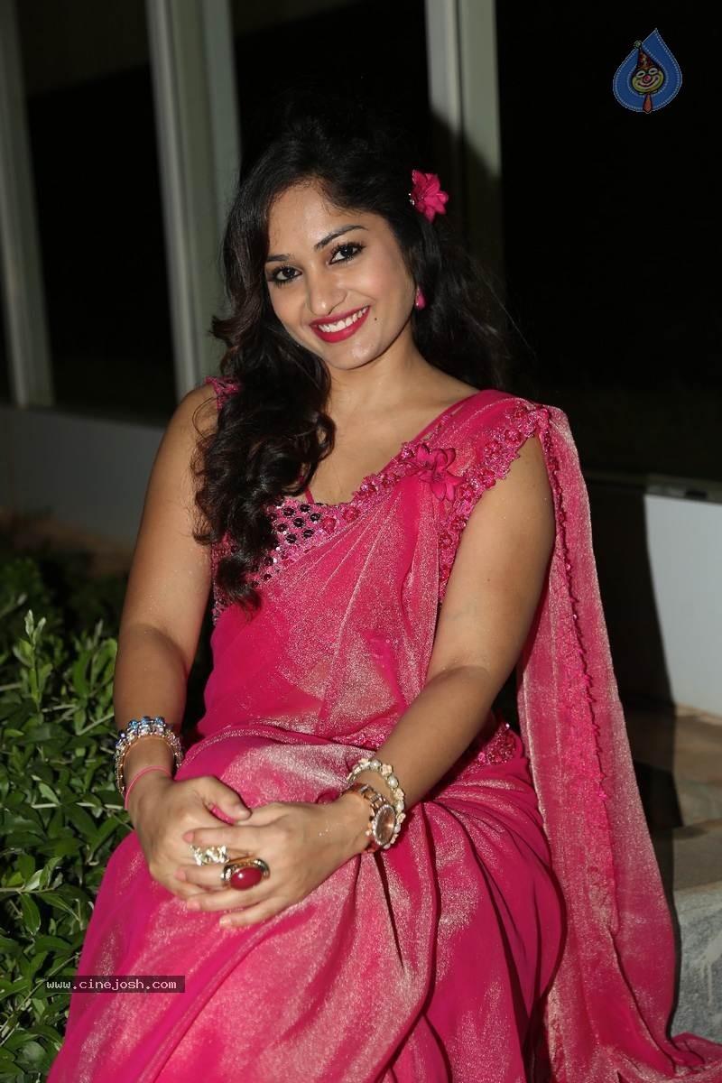 Madhavi Latha Photos - 33 / 51 photos