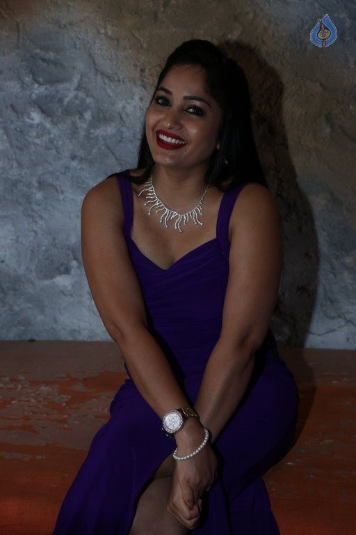 Madhavi Latha Latest Photos - 22 / 55 photos