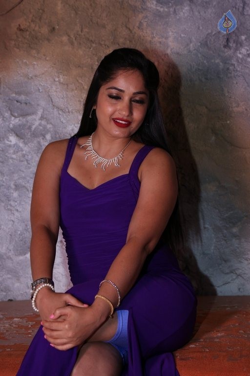 Madhavi Latha Latest Photos - 40 / 55 photos