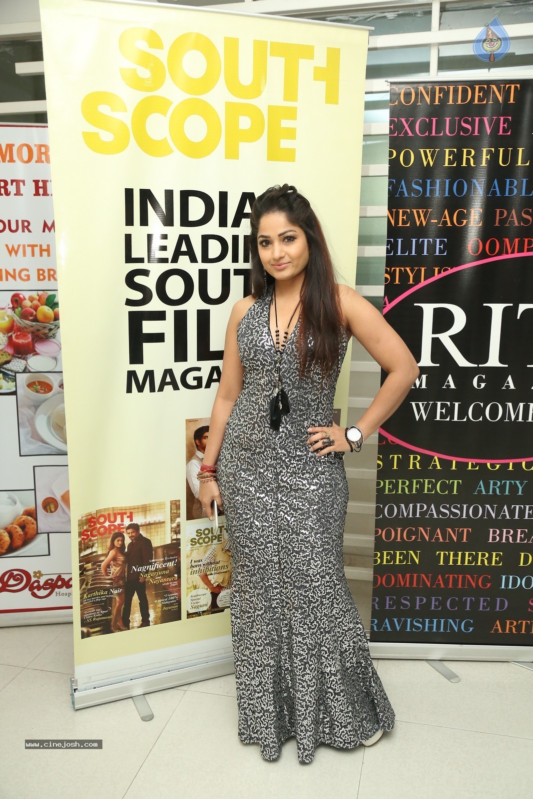 Madhavi Latha Latest Photos - 17 / 70 photos