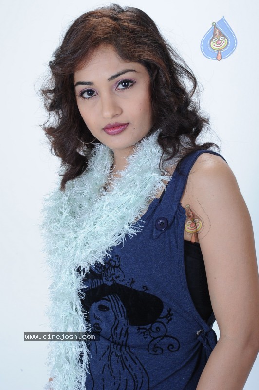 Madhavi Latha Latest Pics (CineJosh Exclusive) - 94 / 133 photos