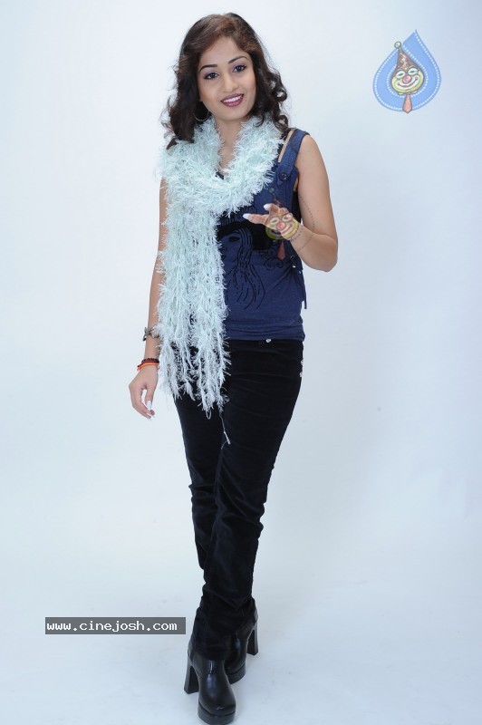 Madhavi Latha Latest Pics (CineJosh Exclusive) - 97 / 133 photos