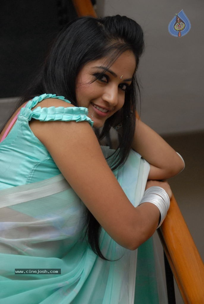 Madhavi Latha Latest Stills - 29 / 80 photos