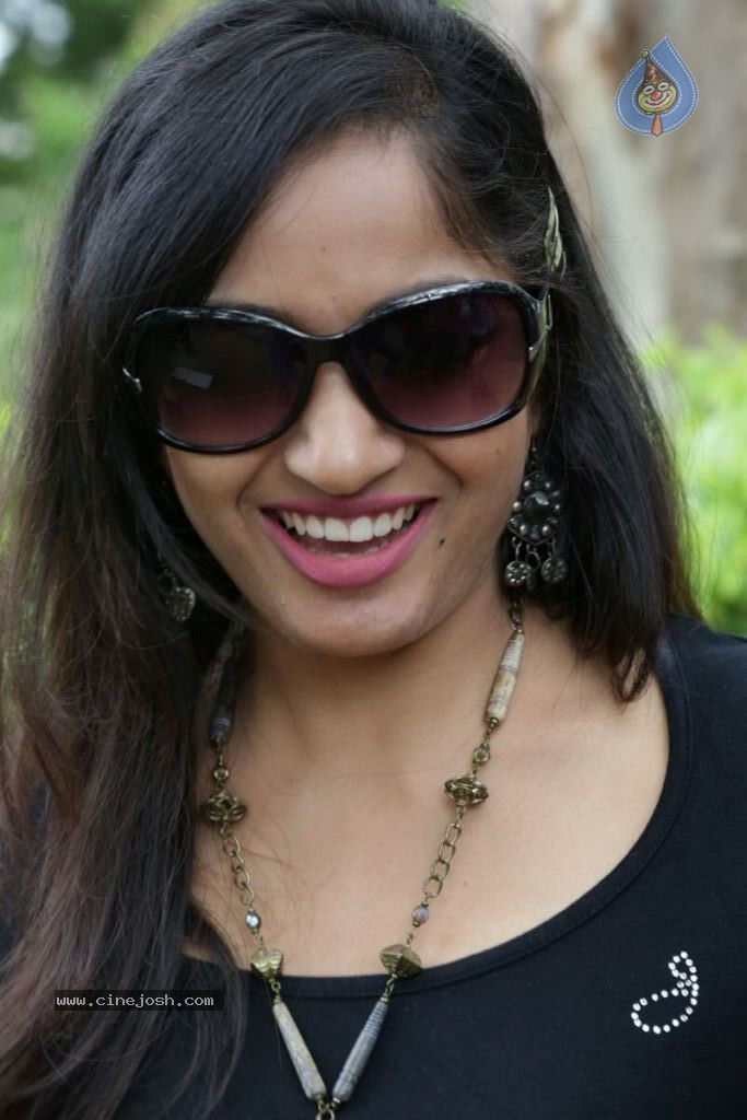 Madhavi Latha Latest Stills - 11 / 41 photos
