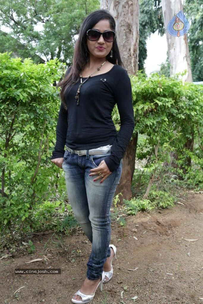 Madhavi Latha Latest Stills - 12 / 41 photos