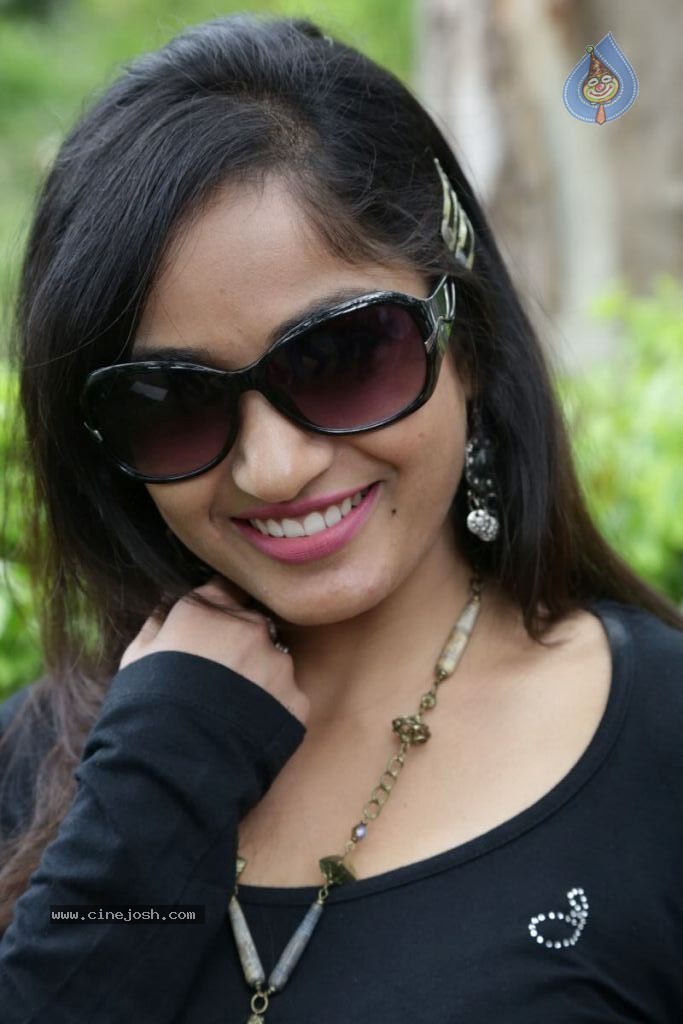 Madhavi Latha Latest Stills - 16 / 41 photos