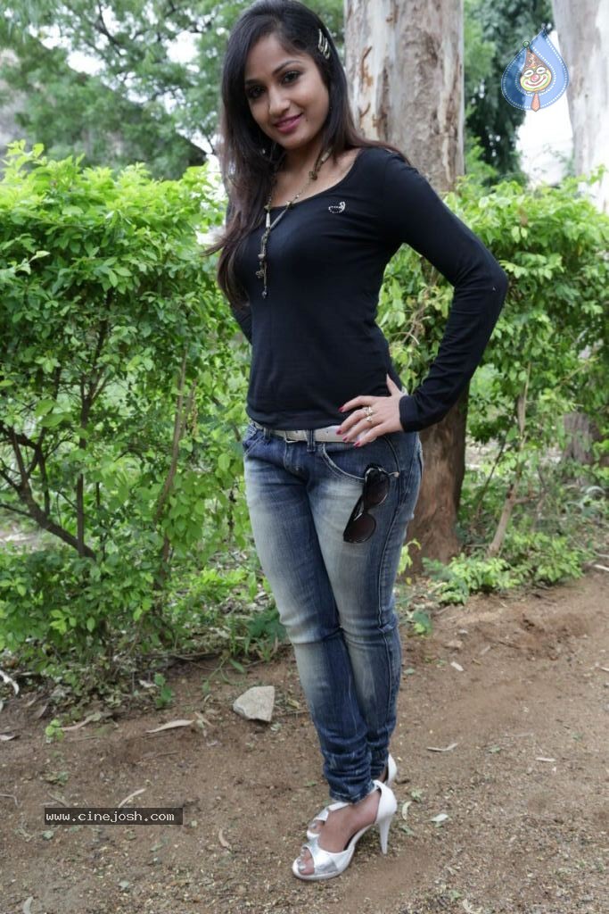 Madhavi Latha Latest Stills - 25 / 41 photos