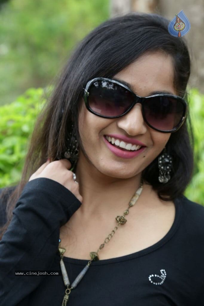Madhavi Latha Latest Stills - 29 / 41 photos