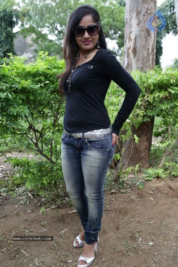 Madhavi Latha Latest Stills - 37 / 41 photos