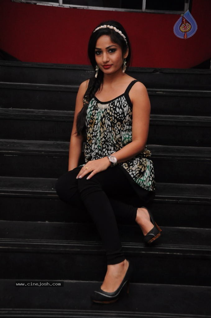 Madhavi Latha New Photos - 13 / 68 photos